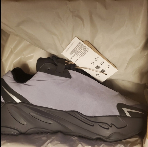 Yeezy Adidas Boost 700 Geode - Picture 2 of 5